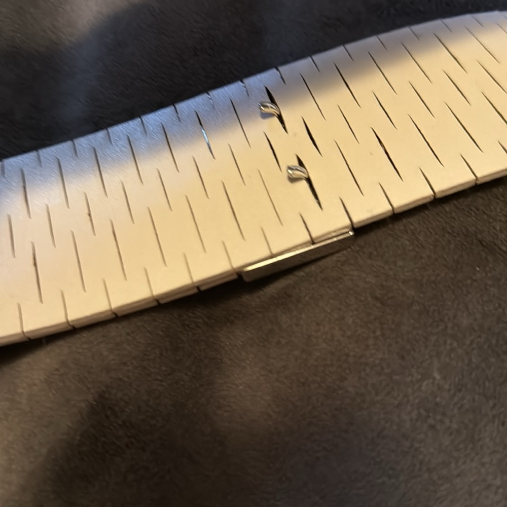 DianeVon Furstenberg Off white leather belt with logo of DV in silver. - Picture 5 of 6